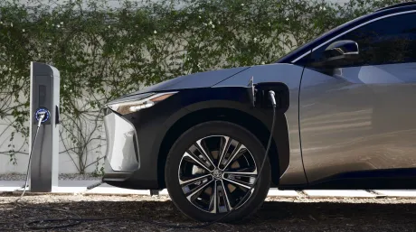 Toyota tendrá un coche eléctrico con tres filas de asientos en 2025 - SoyMotor.com