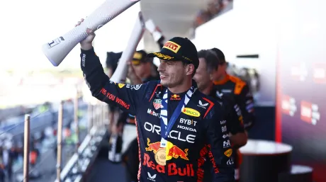 Verstappen arrasa en Suzuka y sella el título de constructores para Red Bull - SoyMotor.com