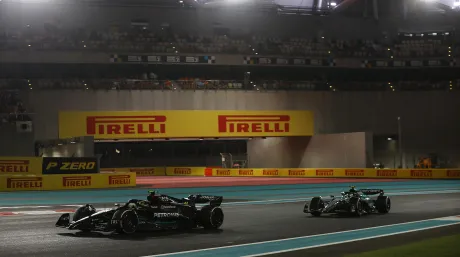 Webber califica como "peligrosa" la batalla entre Alonso y Hamilton en Abu Dabi - SoyMotor.com