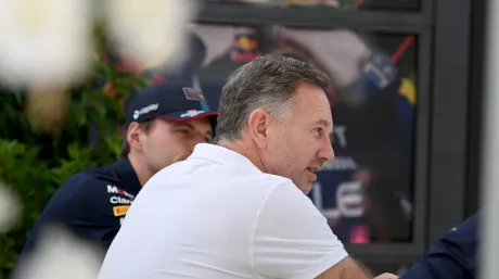 Christian Horner con Max Verstappen el fin de semana de competición en Melbourne