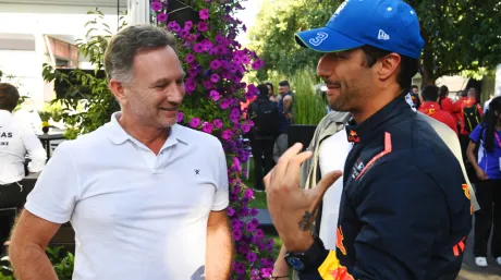 Daniel Ricciardo con Christian Horner en Melbourne