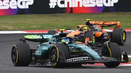 Fernando Alonso y Lando Norris en el GP de China