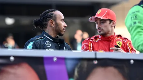 Lewis Hamilton y Charles Leclerc al inicio de esta temporada