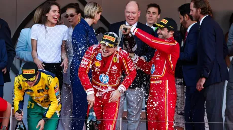 Leclerc rompe su maldición y consigue la ansiada victoria en Mónaco; Sainz, tercero - SoyMotor.com