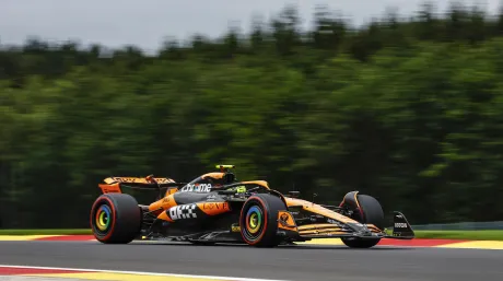 Los McLaren pueden con Verstappen en los Libres 2 de Bélgica - SoyMotor.com
