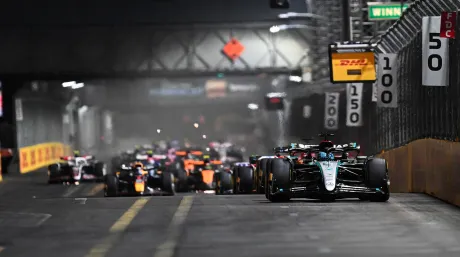 Russell y Mercedes arrasan en Las Vegas y Verstappen ya es tetracampeón - SoyMotor.com