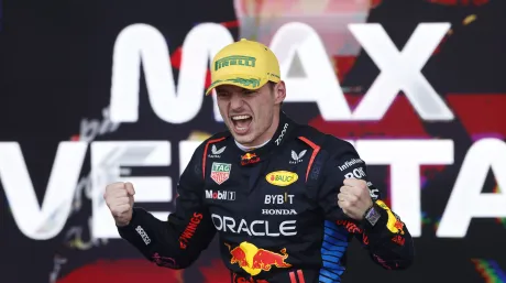 Max Verstappen celebra la victoria en el GP de Brasil