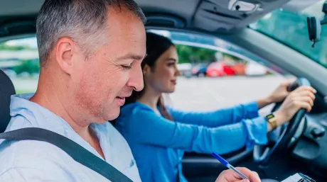 La DGT no descarta permitir aprender a conducir sin tener que pasar por la autoescuela - SoyMotor.com