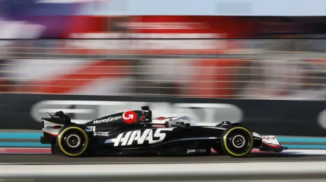 Esteban Ocon en los test de Abu Dabi, ya a los mandos del Haas