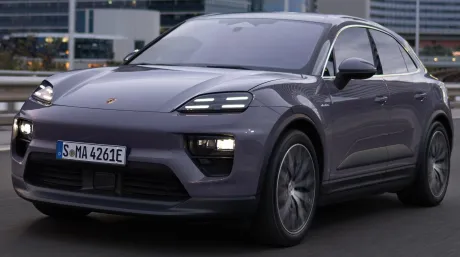 Porsche cada vez ve menos claro el coche eléctrico: el Macan de combustión apunta a volver - SoyMotor.com