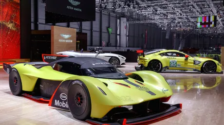 aston-martin-valkyrie_amr_pro.jpg