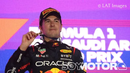 Pérez puede con Verstappen y gana en Yeda; Alonso, fuera del podio por sanción - SoyMotor.com