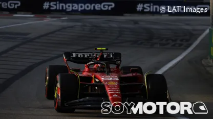 Sainz lidera los Libres 3 de Singapur y confirma su candidatura a la Pole - SoyMotor.com