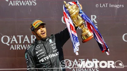 Hamilton tira de talento y veteranía para ganar en las condiciones cambiantes de Silverstone - SoyMotor.com