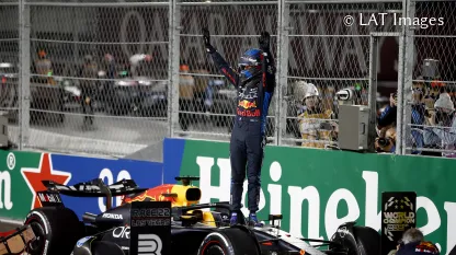 Russell y Mercedes arrasan en Las Vegas y Verstappen ya es tetracampeón; Sainz, tercero - SoyMotor.com