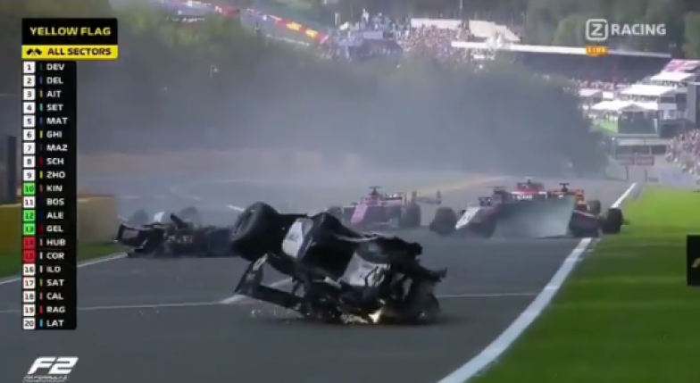 Un espeluznante accidente suspende la carrera larga de F2