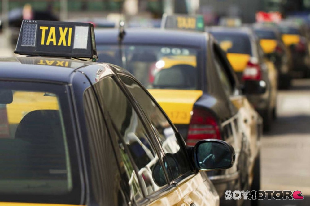 Conciso Sueño áspero maratón Los taxistas de Barcelona se ofrecen a contratar a los conductores de VTC |  SoyMotor.com