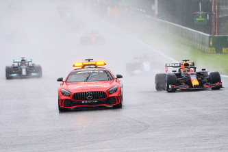 Verstappen gana el GP de Bélgica sin correr; podio de Russell - SoyMotor.com
