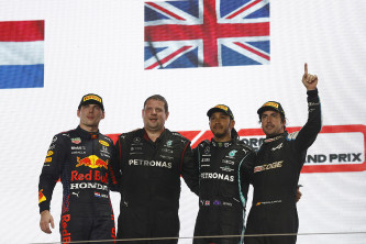 Hamilton gana sin oposición en Catar y ¡Alonso vuelve al podio! - SoyMotor.com