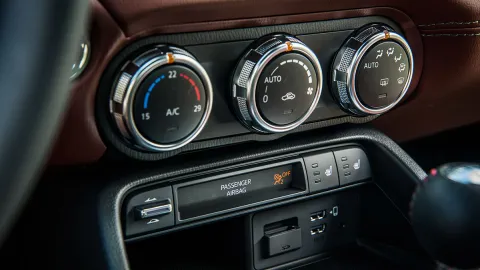 2019MX-5_Detail-Controls-(7).jpg