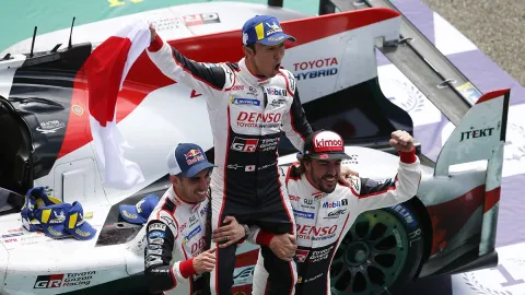 24_horas_le_mans_toyota_alonso_22.jpg