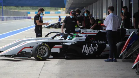 pit-lane-test-f3-soymotor.jpg