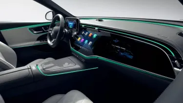 Mercedes-Benz Clase E 2024: su interior tendrá el Hyperscreen - SoyMotor.com