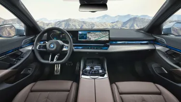 Interior BMW i5 - SoyMotor.com