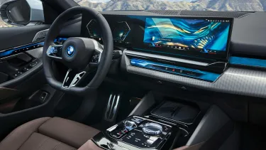 Interior BMW i5 - SoyMotor.com