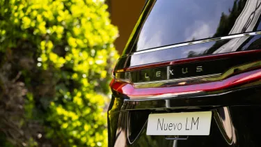 Lexus LM 2024 - SoyMotor.com