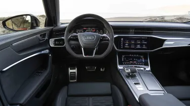 Interior Audi RS 6 Avant 2023 - SoyMotor.com