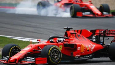 Vettel_Leclerc_China_2019_domingo_soymotor.jpg