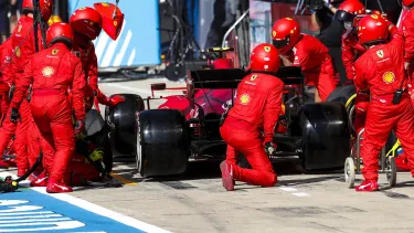 pit-stop-sainz-silverstone-soymotor.jpg