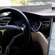 El 'piloto automático' de Tesla ayudará al conductor en su día a día - SoyMotor