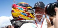Lewis Hamilton y Dieter Zetsche en Barcelona - SoyMotor.com