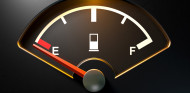 Verdades y mitos sobre conducir con la reserva del combustible