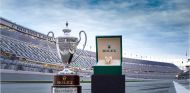 Trofeo y Rolex que se llevará el ganador de las 24h de Daytona de 2018 – SoyMotor.com