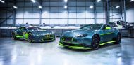 El Aston Martin Vantage GT8 junto a su hermano de competición - SoyMotor