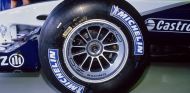 Detalle del neumático Michelin del Williams FW23 de 2001 - LaF1