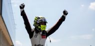 Enaam Ahmed celebra su doble victoria en Hungaroring – SoyMotor.com