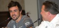 Fernando Alonso y Zak Brown - SoyMotor.com