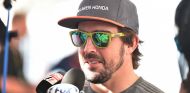 Fernando Alonso en Yas Marina - SoyMotor.com