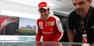 Alonso recuerda Sudáfrica 2010: "Vivimos el gol de Iniesta en el motorhome de Ferrari" - SoyMotor.com