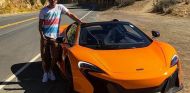 Alonso disfruta de California con un McLaren 650S -Soymotor