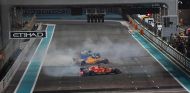 Alonso, Hamilton y Vettel hacen 'donuts' al final de la carrera - SoyMotor
