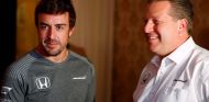 Fernando Alonso y Zak Brown - SoyMotor