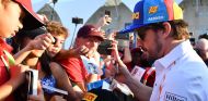 Consigue la gorra y la camiseta de la despedida de Alonso