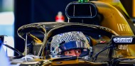 Alonso completa 93 vueltas con el Renault RS18 en Baréin - SoyMotor.com