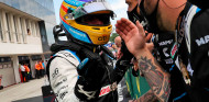 Prost aplaude el sacrificio de Alonso: "Hace todo lo necesario por el equipo" - SoyMotor.com