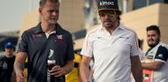 Kevin Magnussen (izq.) y Fernando Alonso (der.) – SoyMotor.com
